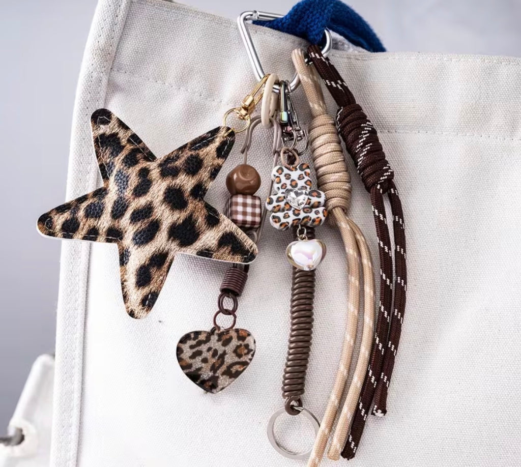 Llavero Colgante estrella leopardo